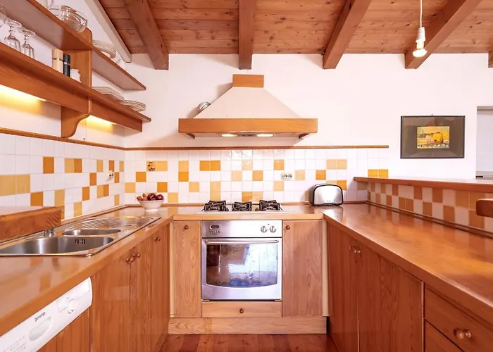 The Swallow's Nest - Zf Hvar